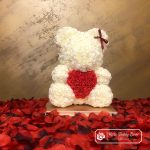 Miś z Róż 40 cm – Ecru z Czerwonym Sercem