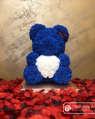 Miś z Róż 40 cm – Niebieski z Białym Sercem