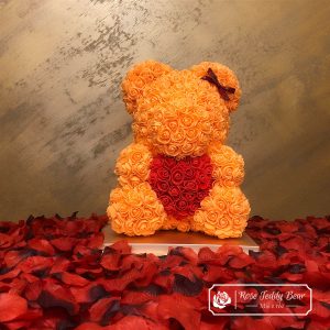 Miś z Róż 40 cm – Pomarańczowy z Czerwonym Sercem