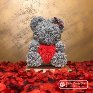 Miś z Różyczek z Czerwonym Sercem – Szary 40 cm