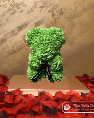Miś z Różyczek z Kokardką – Zielony 25 cm
